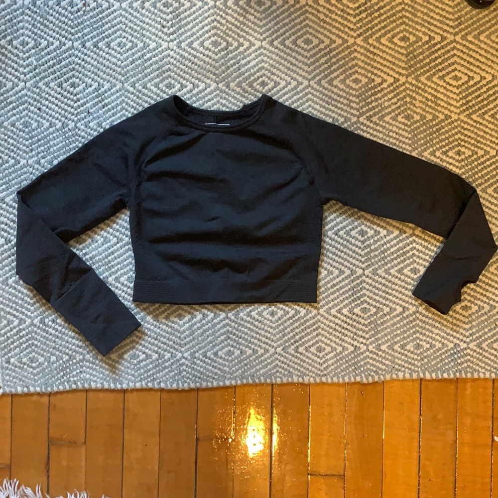 Long sleeved workout crop top